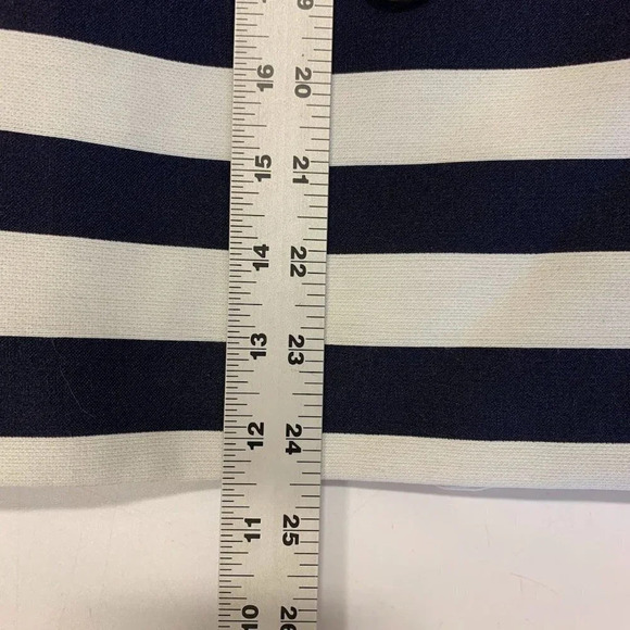 Halogen Atlantic-Pacific Women's 8 Button Classic Stripe Blazer Size 8 - Picture 11 of 11